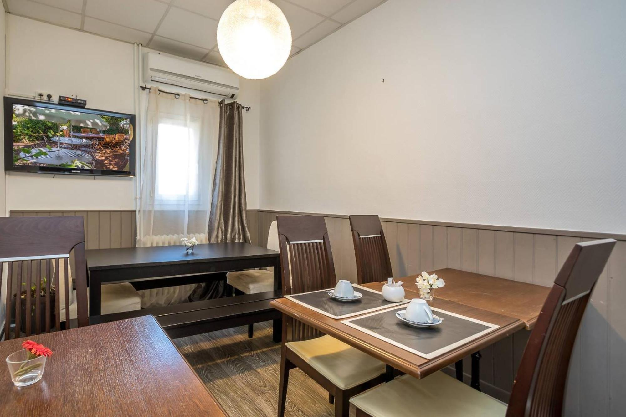 Hotel Des Moulins Allauch Buitenkant foto