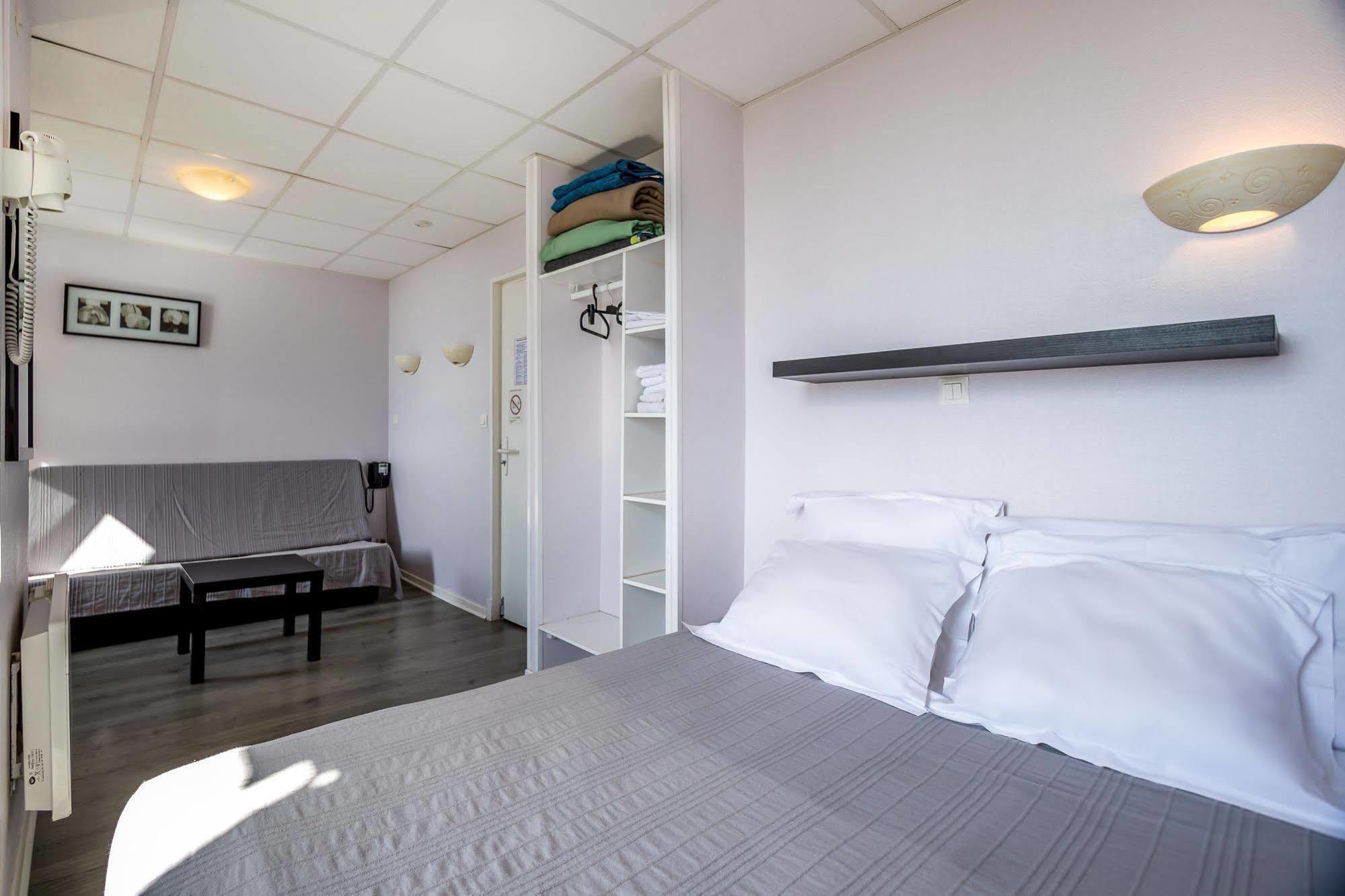 Hotel Des Moulins Allauch Buitenkant foto